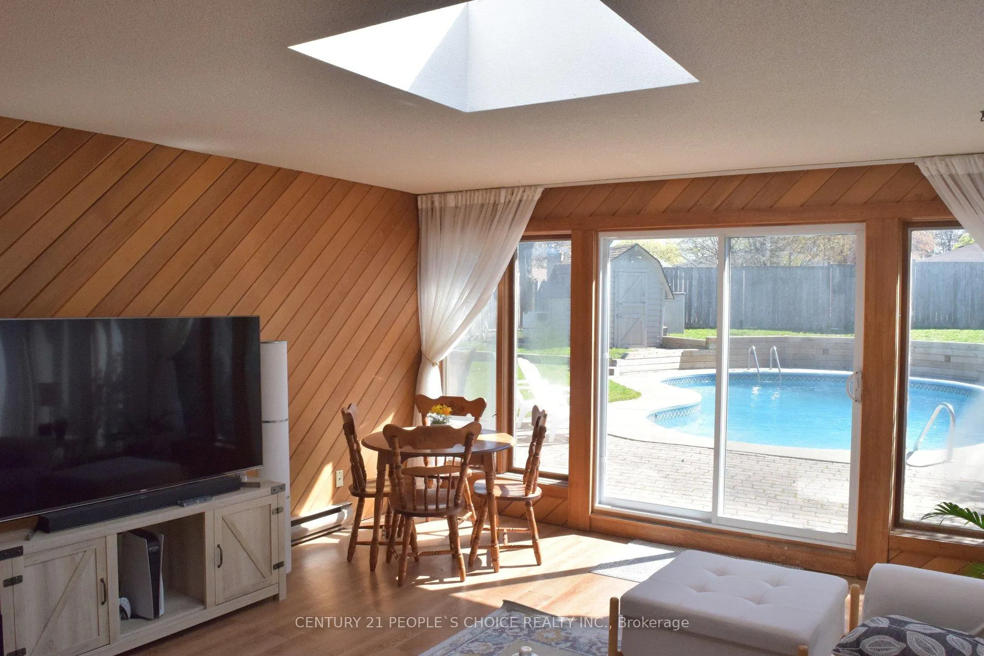 Photo 10 of 20 Inadale Court, Kitchener — HOMEH