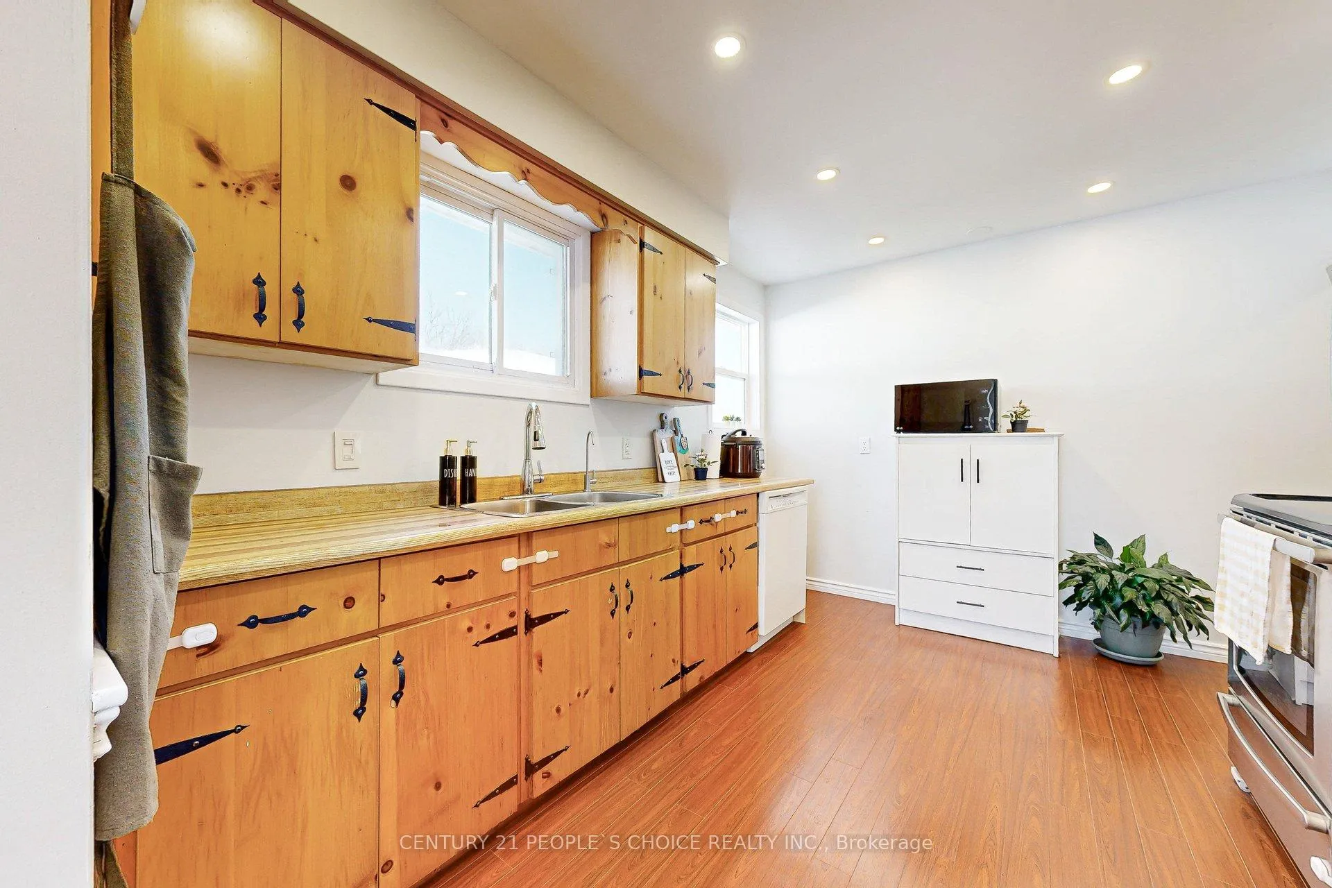 Photo 24 of 20 Inadale Court, Kitchener — HOMEH