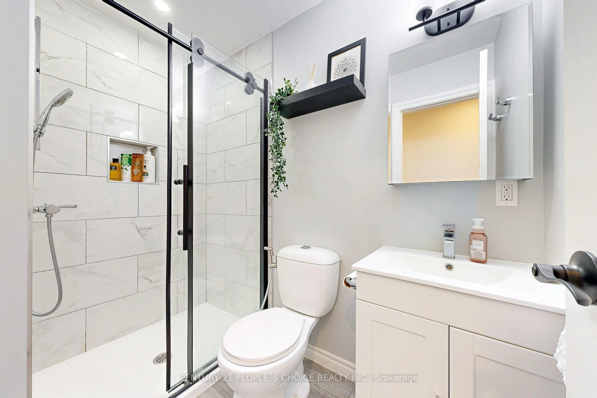 Photo 25 of 20 Inadale Court, Kitchener — HOMEH