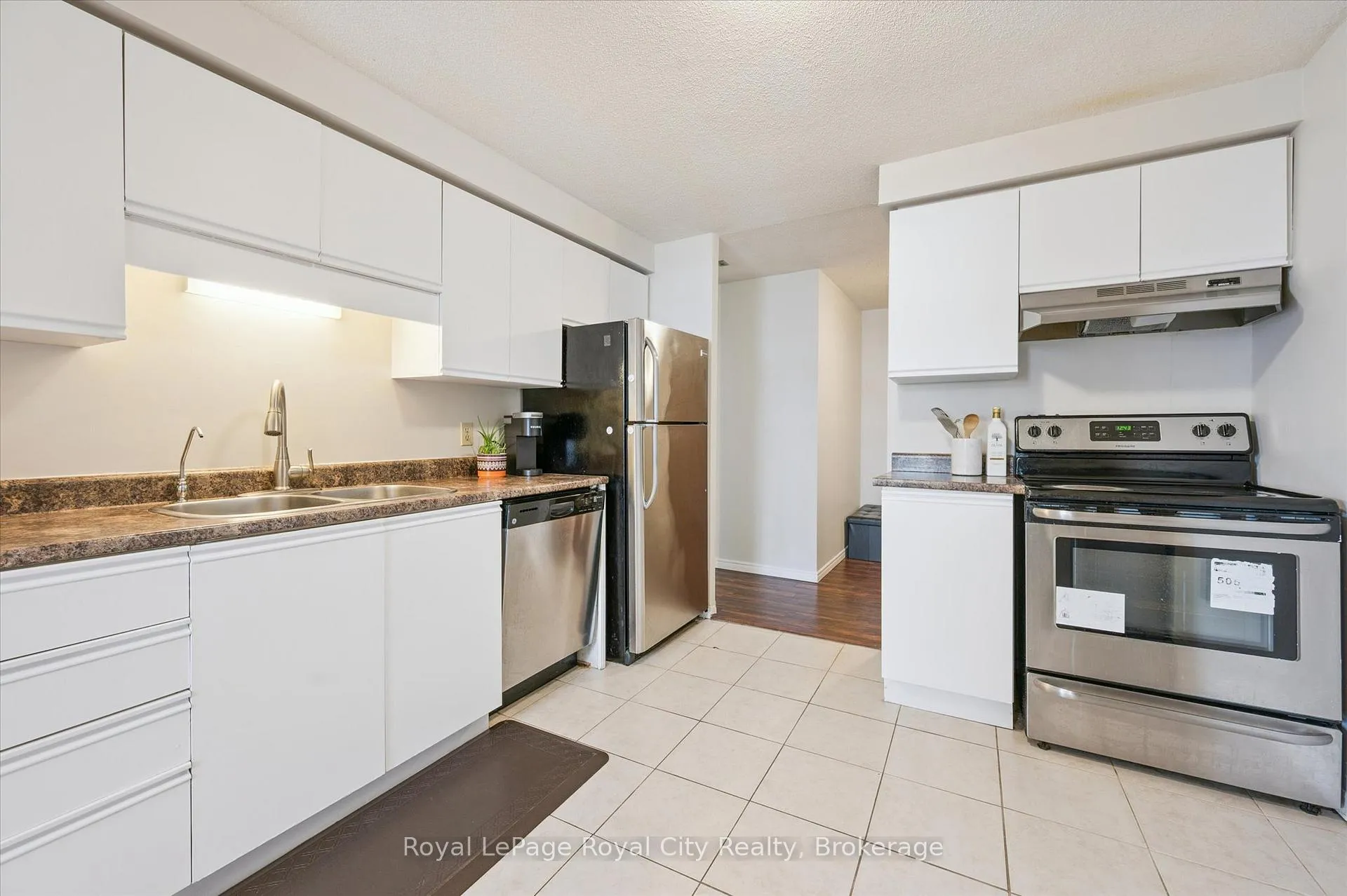 Photo 10 of Unit 1410, 35 Green Valley Drive, Kitchener, Pioneer Park — HOMEH