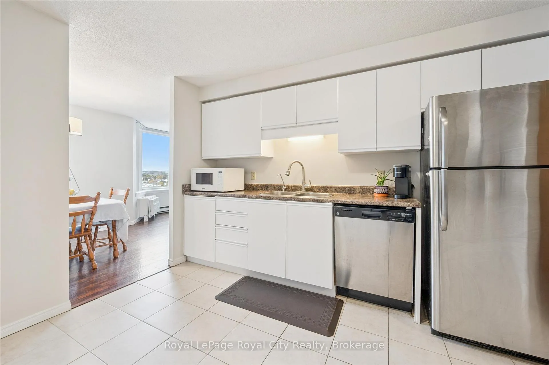 Photo 11 of Unit 1410, 35 Green Valley Drive, Kitchener, Pioneer Park — HOMEH