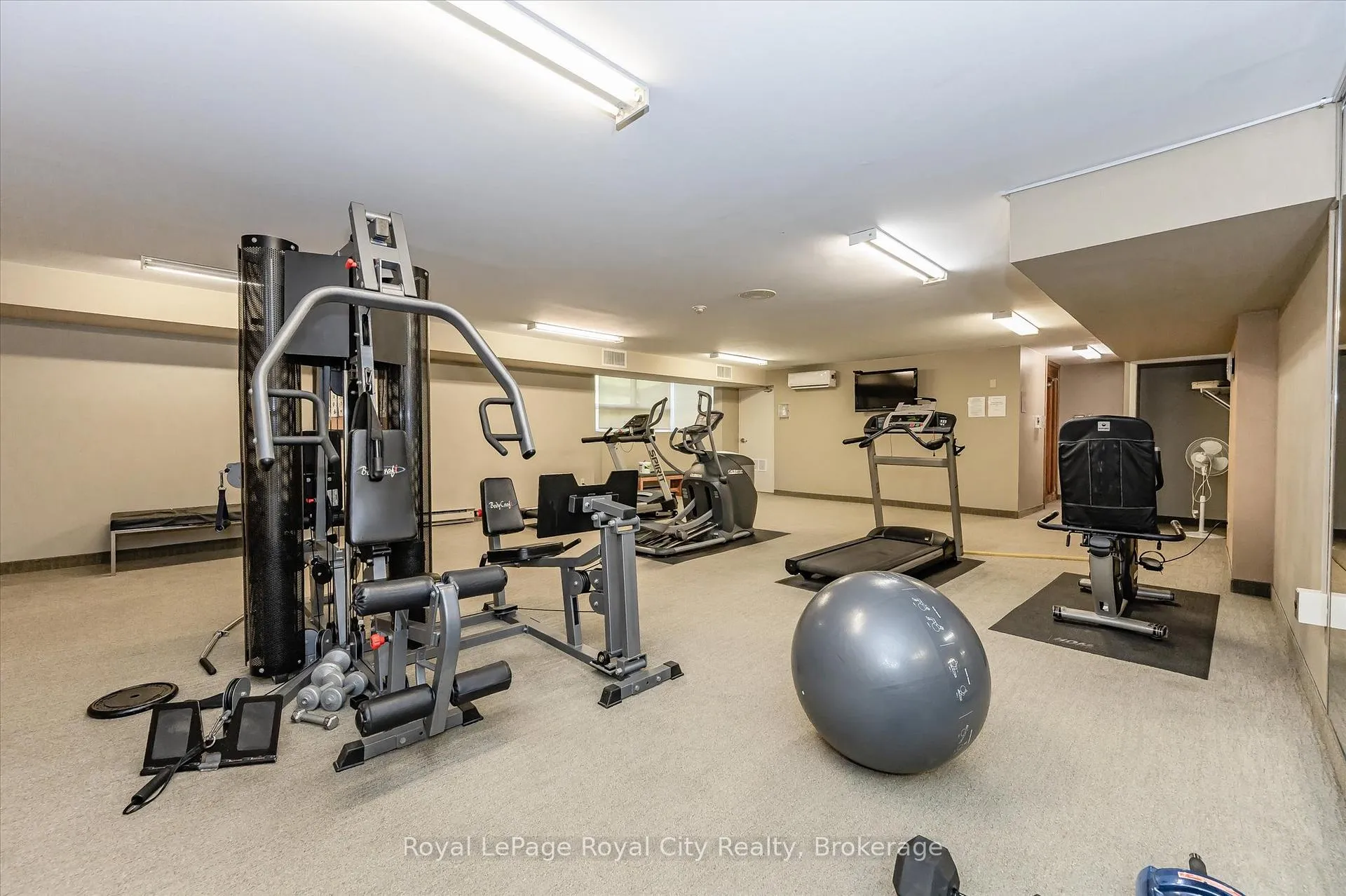 Photo 30 of Unit 1410, 35 Green Valley Drive, Kitchener, Pioneer Park — HOMEH