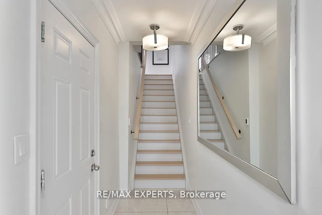Photo 2 of 129 Powseland Crescent, Vaughan, West Woodbridge — HOMEH