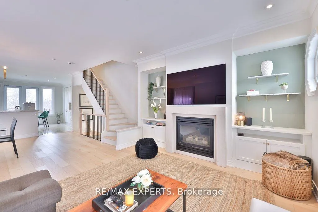 Photo 10 of 129 Powseland Crescent, Vaughan, West Woodbridge — HOMEH