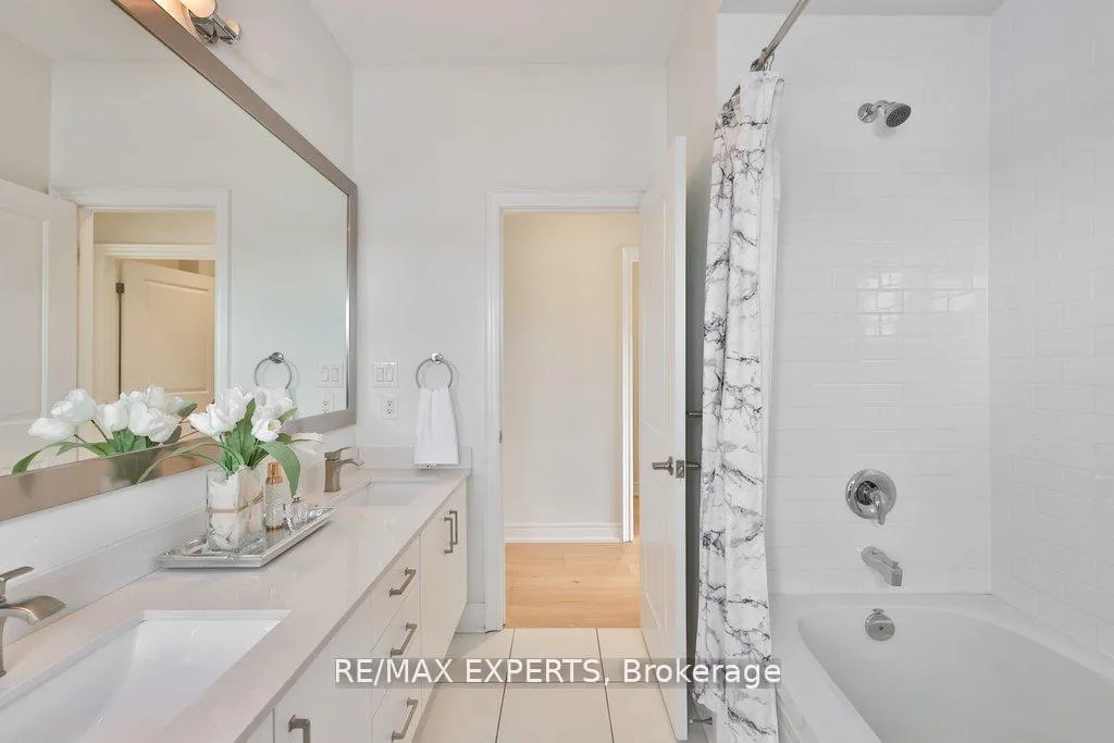 Photo 24 of 129 Powseland Crescent, Vaughan, West Woodbridge — HOMEH