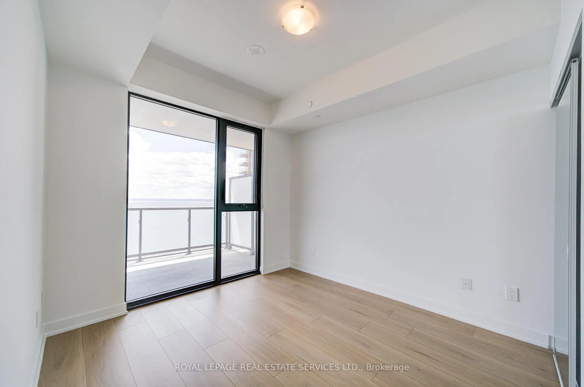 Photo 13 of Unit 1206, 2075 Lakeshore Road, Burlington, Brant — HOMEH