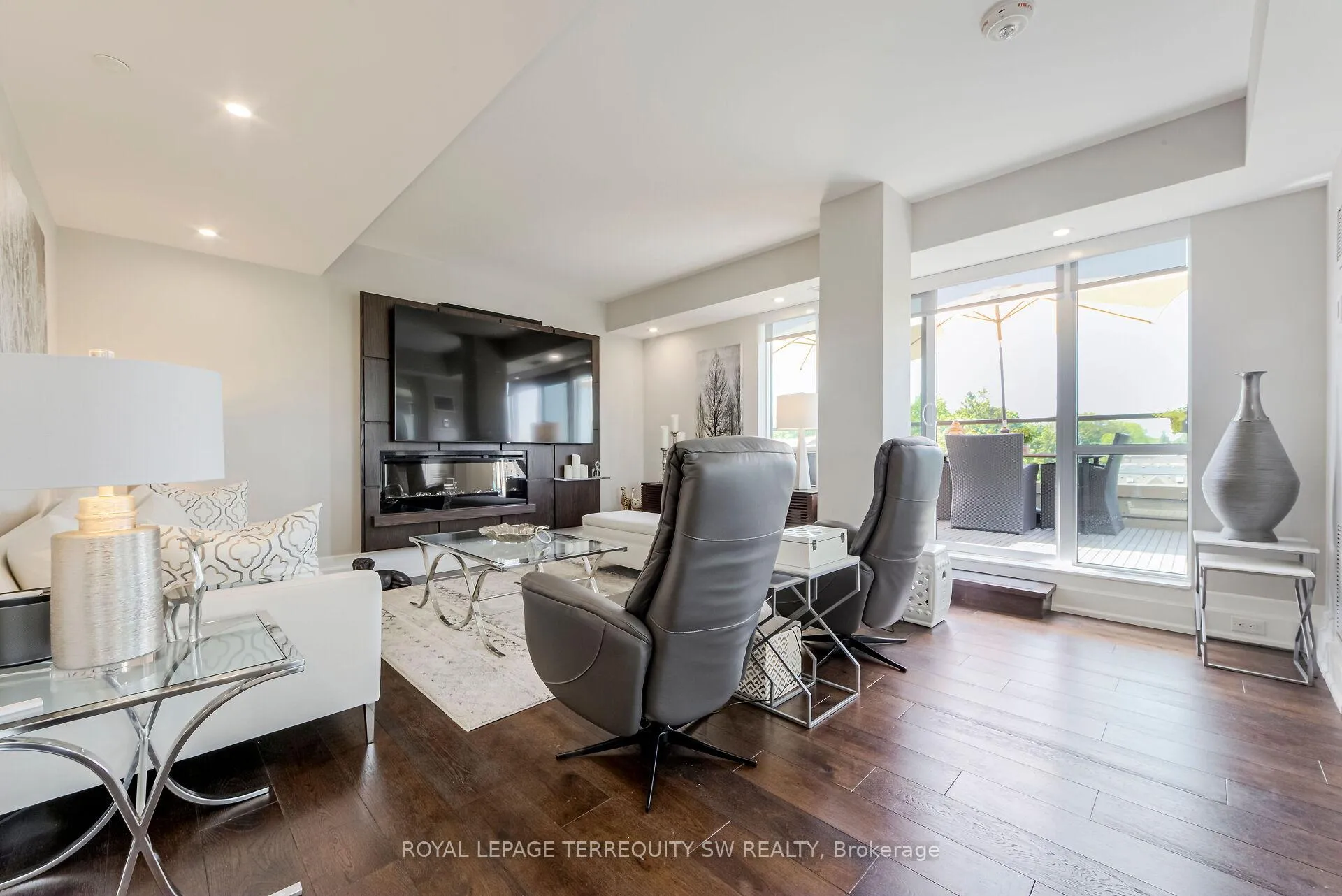 Photo 3 of Unit 605, 3 Southvale Drive, Toronto, Leaside — HOMEH