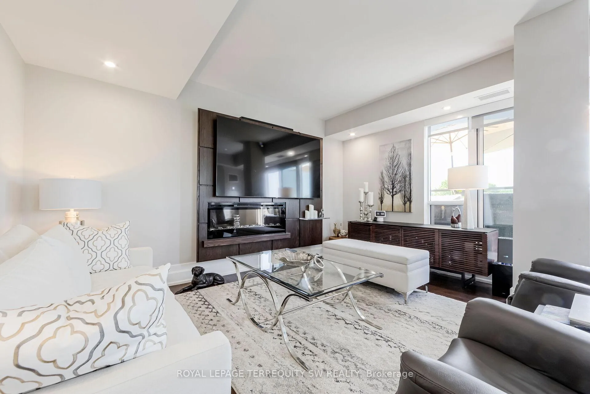 Photo 4 of Unit 605, 3 Southvale Drive, Toronto, Leaside — HOMEH