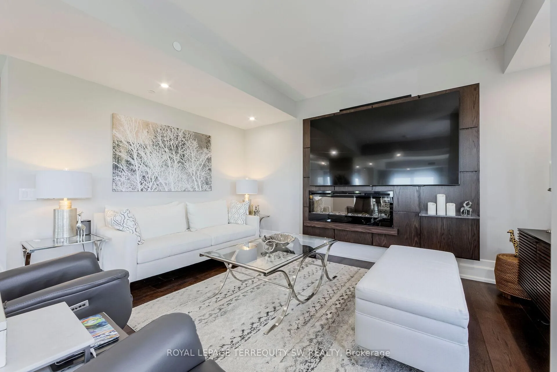 Photo 6 of Unit 605, 3 Southvale Drive, Toronto, Leaside — HOMEH
