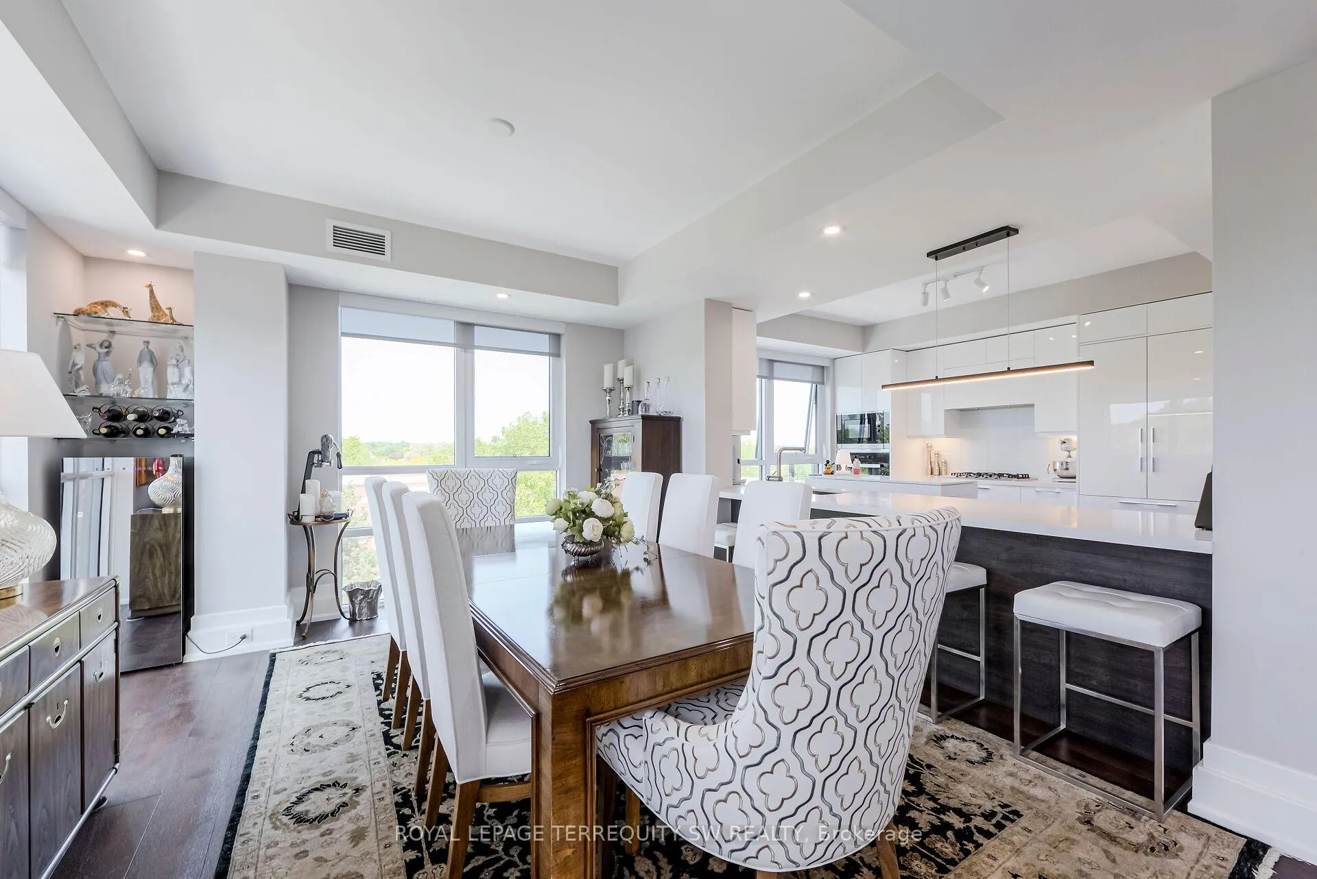 Photo 8 of Unit 605, 3 Southvale Drive, Toronto, Leaside — HOMEH