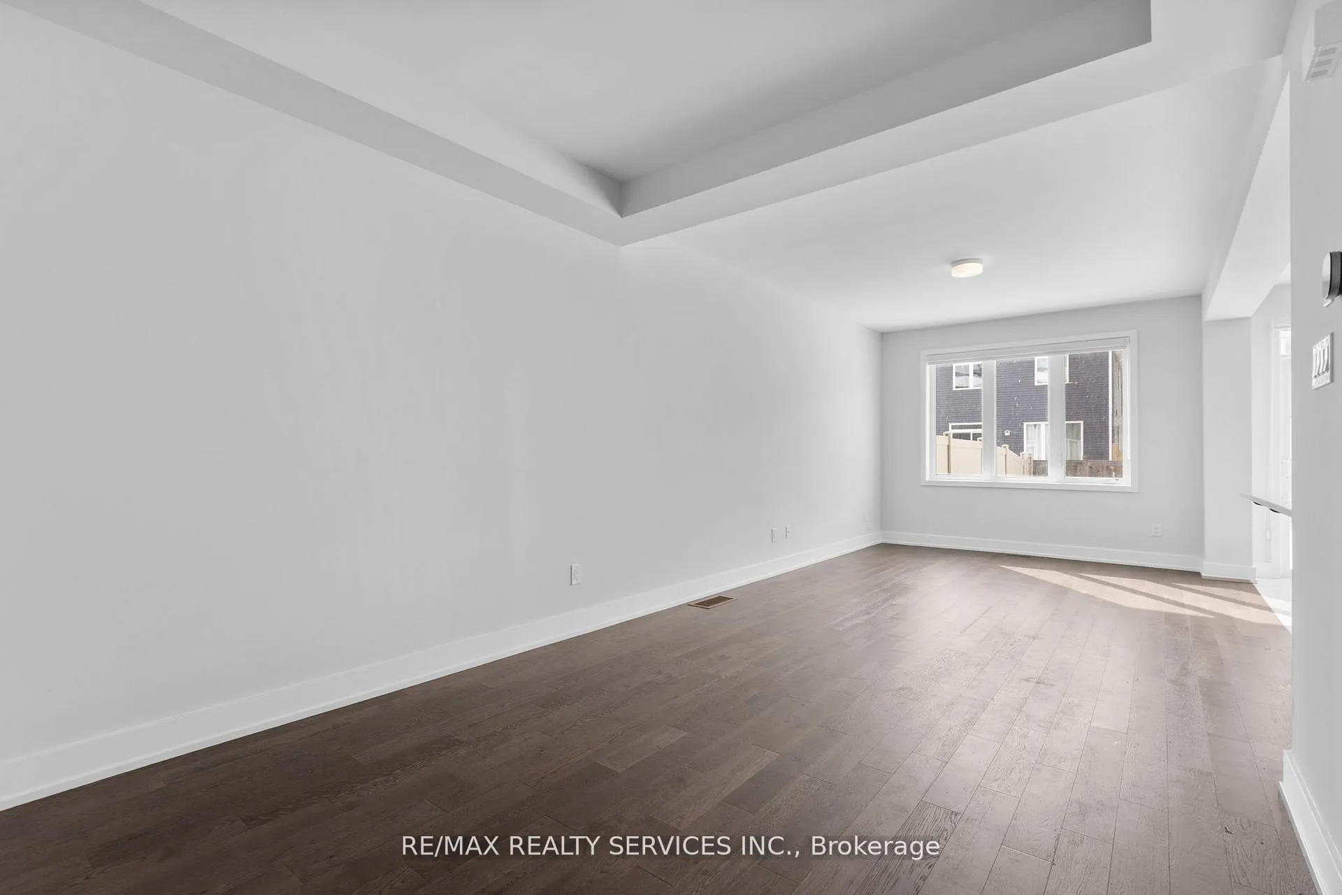 Photo 9 of 724 Rouncey Road, Ottawa, Kanata - Emerald Meadows/Trailwest — HOMEH