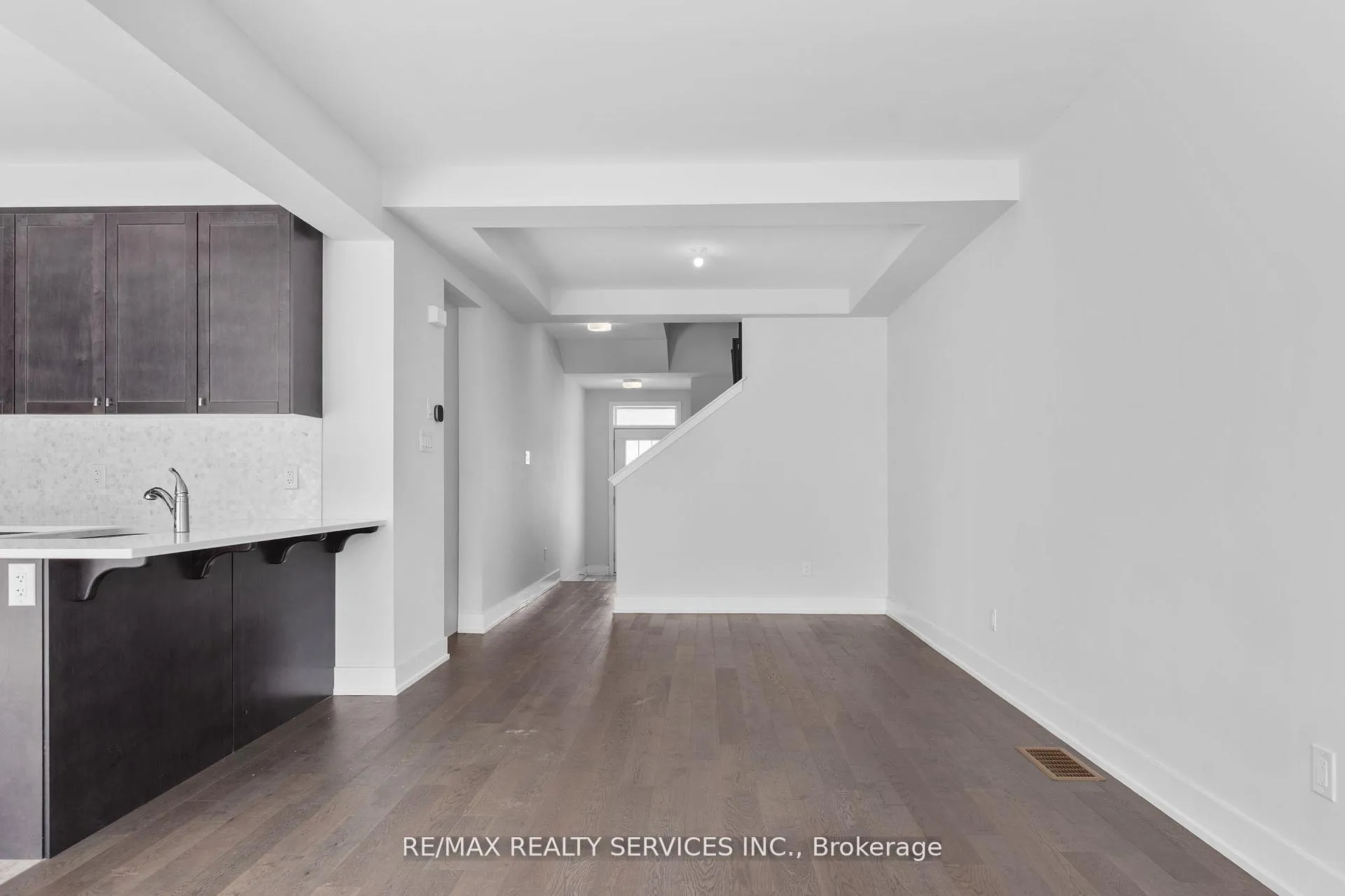 Photo 11 of 724 Rouncey Road, Ottawa, Kanata - Emerald Meadows/Trailwest — HOMEH