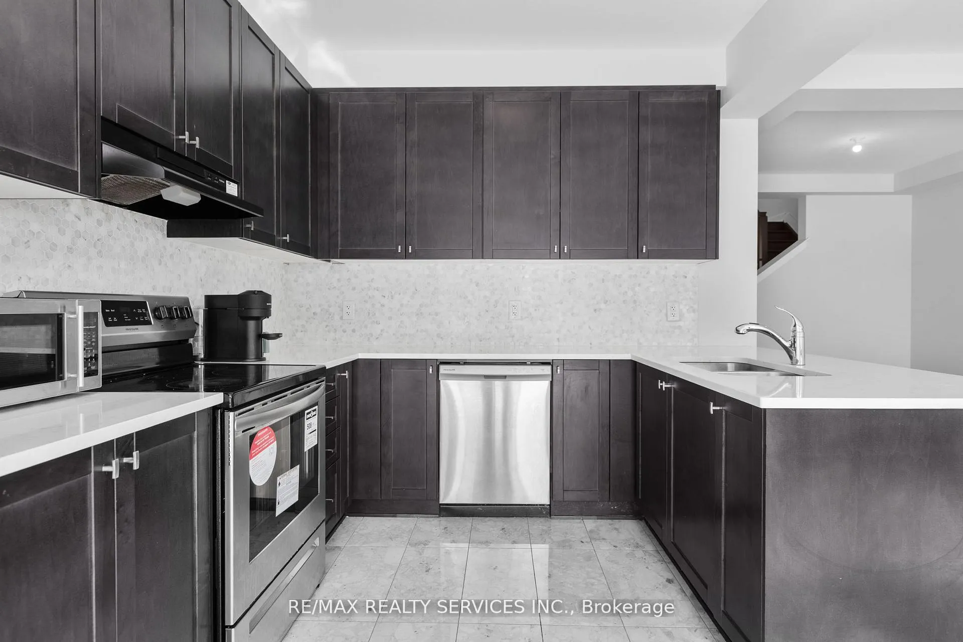 Photo 16 of 724 Rouncey Road, Ottawa, Kanata - Emerald Meadows/Trailwest — HOMEH