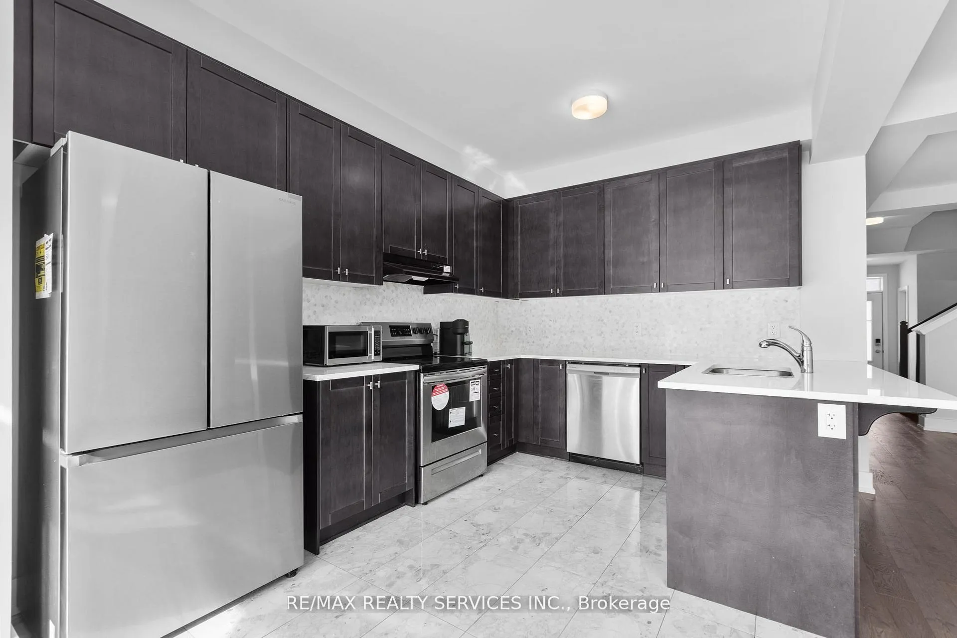 Photo 17 of 724 Rouncey Road, Ottawa, Kanata - Emerald Meadows/Trailwest — HOMEH