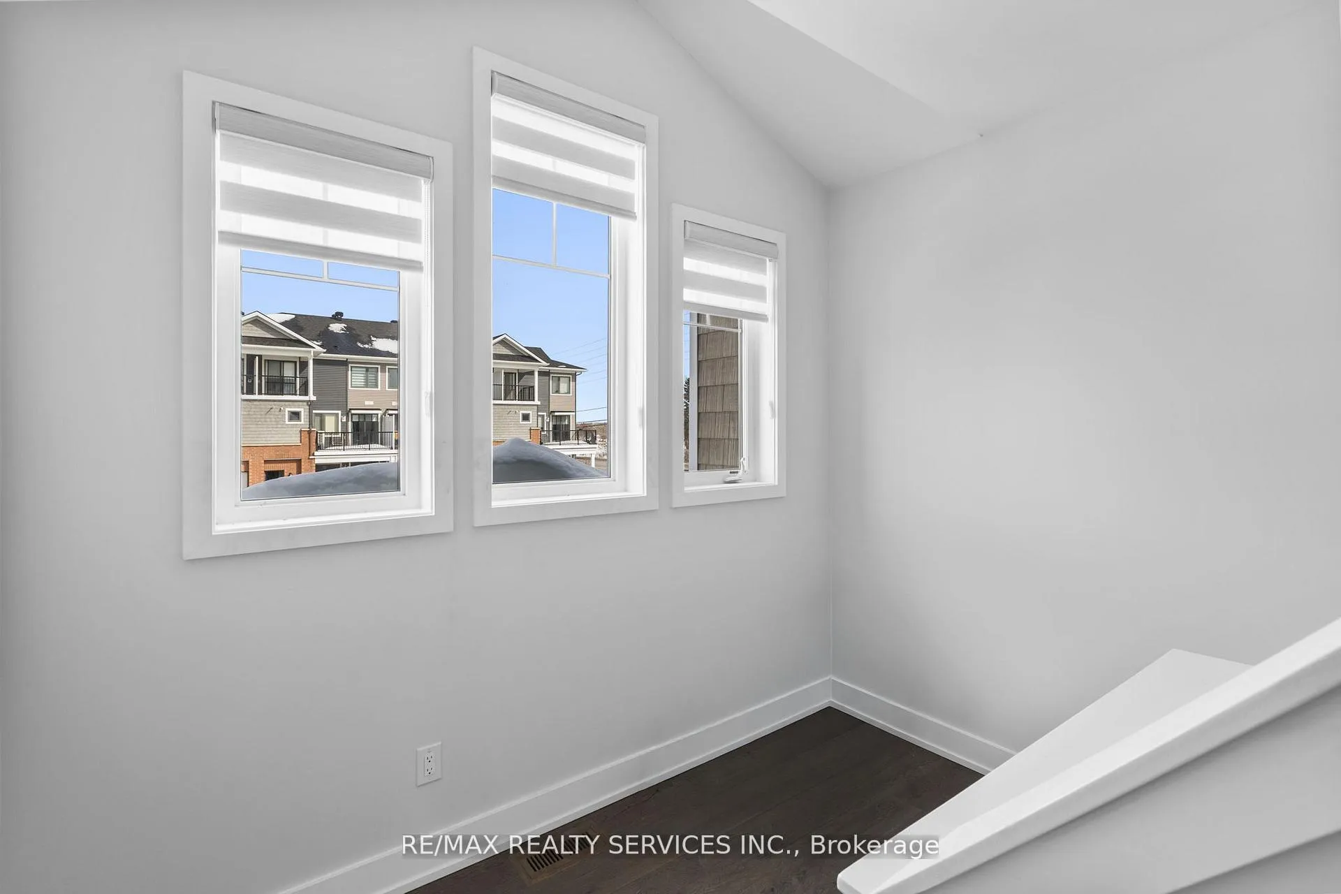 Photo 22 of 724 Rouncey Road, Ottawa, Kanata - Emerald Meadows/Trailwest — HOMEH