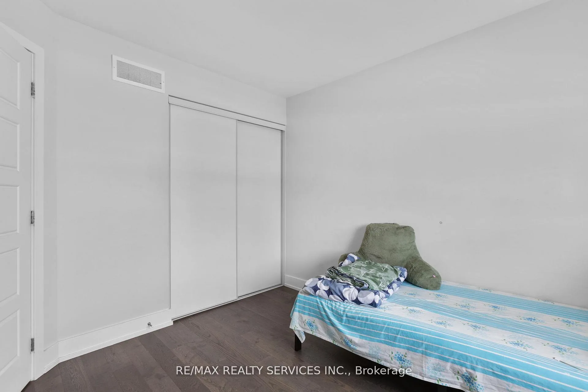 Photo 32 of 724 Rouncey Road, Ottawa, Kanata - Emerald Meadows/Trailwest — HOMEH