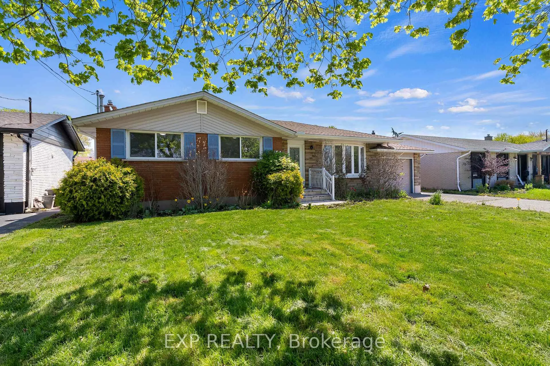 Photo 2 of 554 Lake Street, St. Catharines, Lakeport — HOMEH