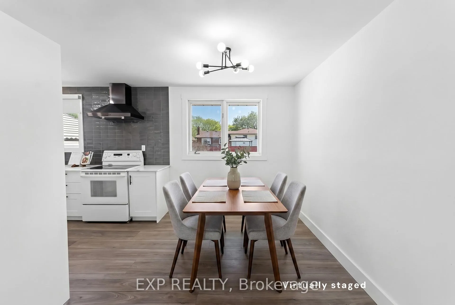 Photo 9 of 554 Lake Street, St. Catharines, Lakeport — HOMEH