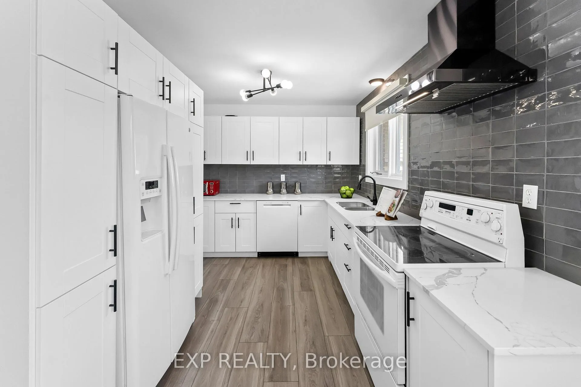 Photo 11 of 554 Lake Street, St. Catharines, Lakeport — HOMEH