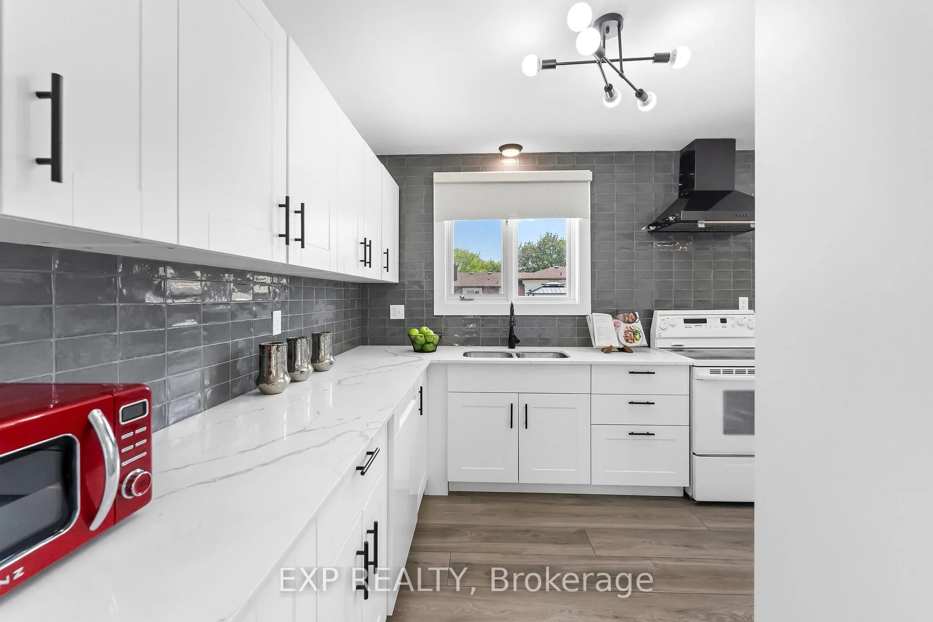 Photo 12 of 554 Lake Street, St. Catharines, Lakeport — HOMEH
