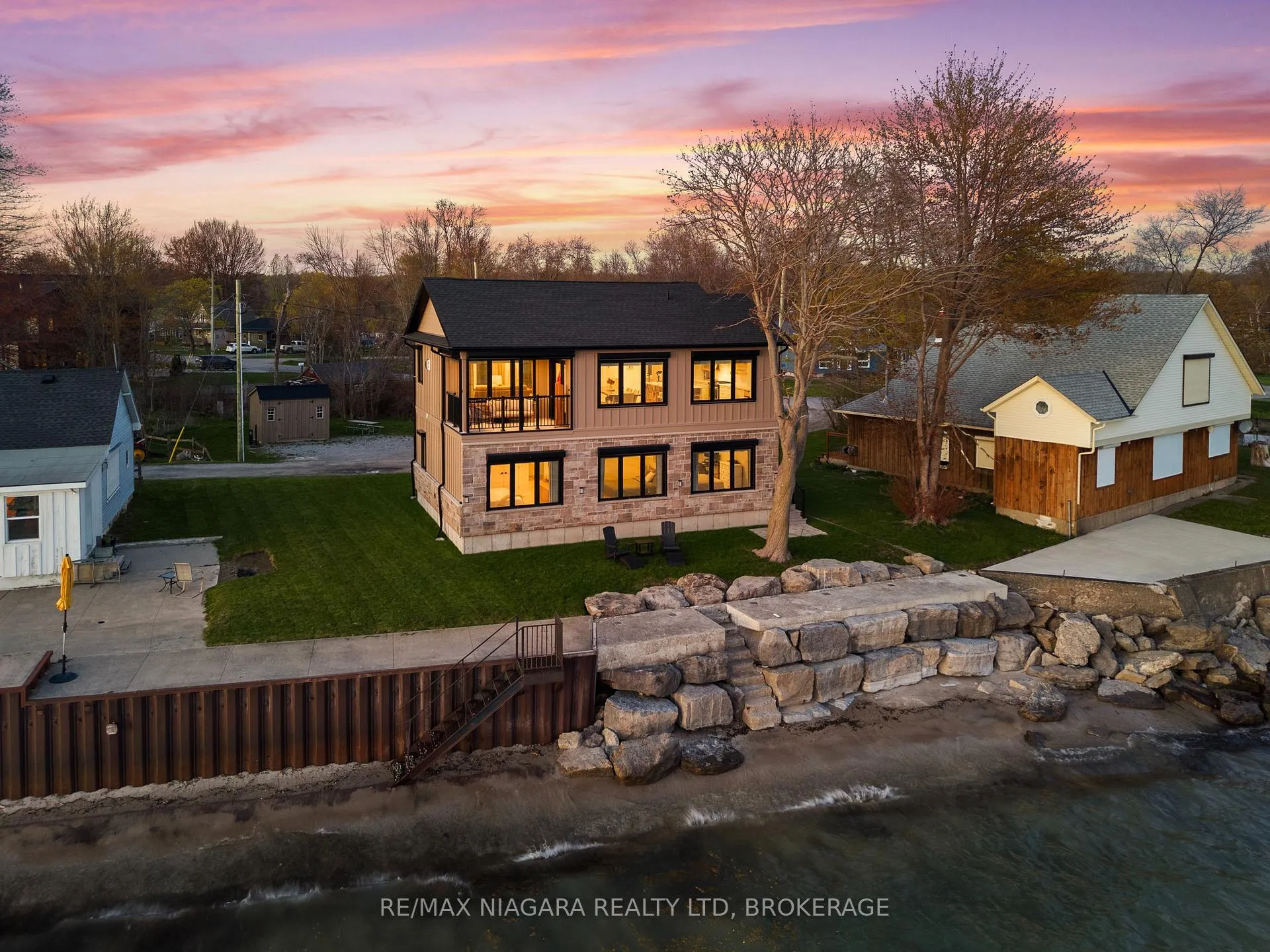 Front of 11605 Beach Road W