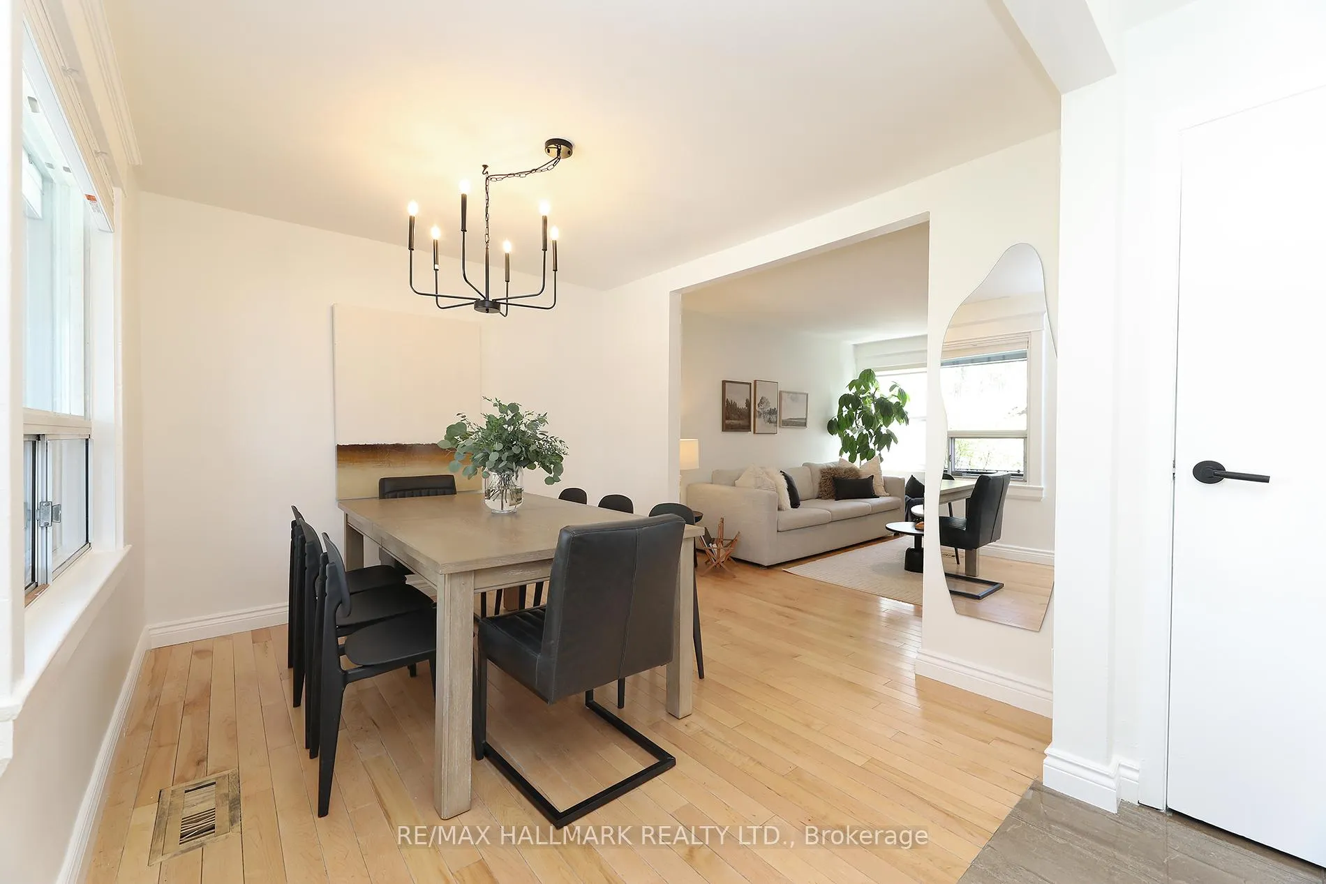 Photo 6 of 787 Sammon Avenue, Toronto, Danforth Village-East York — HOMEH