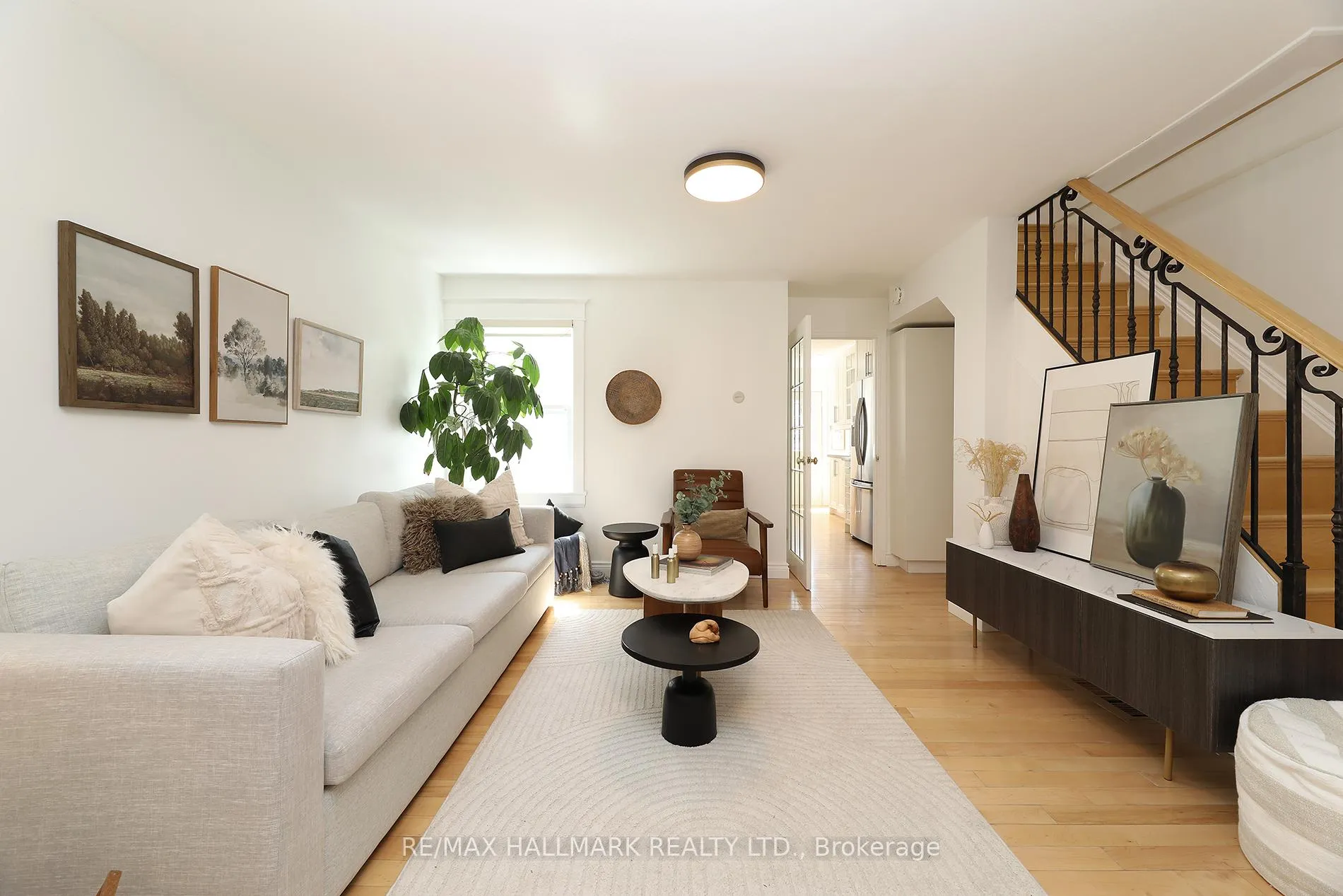 Photo 9 of 787 Sammon Avenue, Toronto, Danforth Village-East York — HOMEH