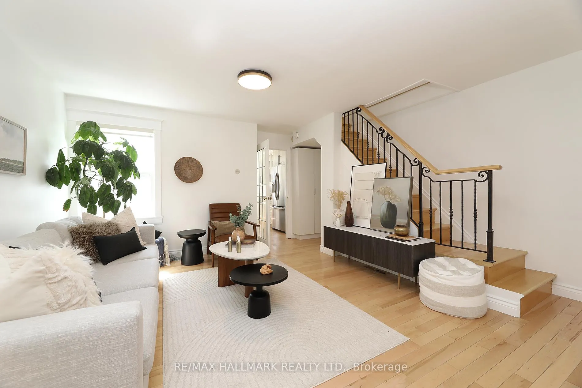 Photo 10 of 787 Sammon Avenue, Toronto, Danforth Village-East York — HOMEH