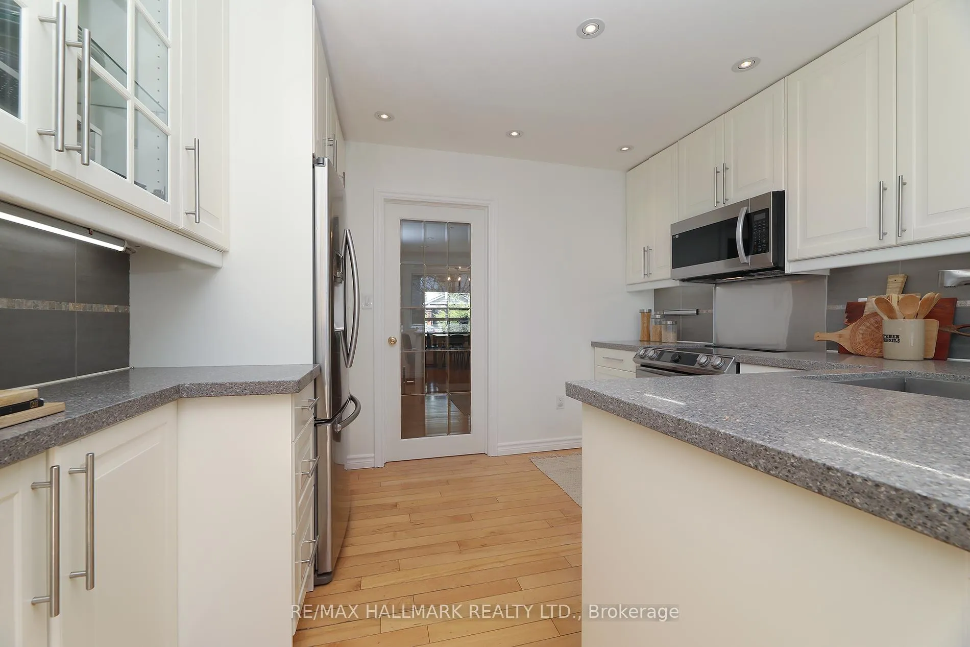 Photo 15 of 787 Sammon Avenue, Toronto, Danforth Village-East York — HOMEH