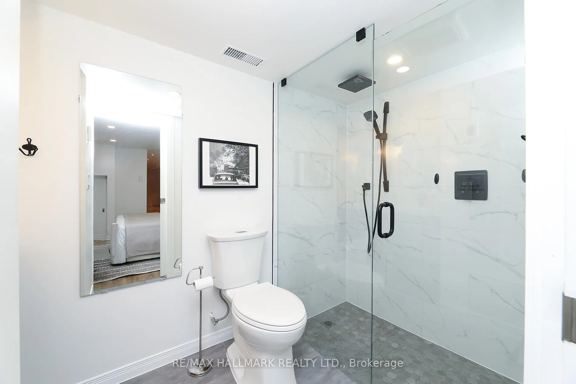 Photo 29 of 787 Sammon Avenue, Toronto, Danforth Village-East York — HOMEH