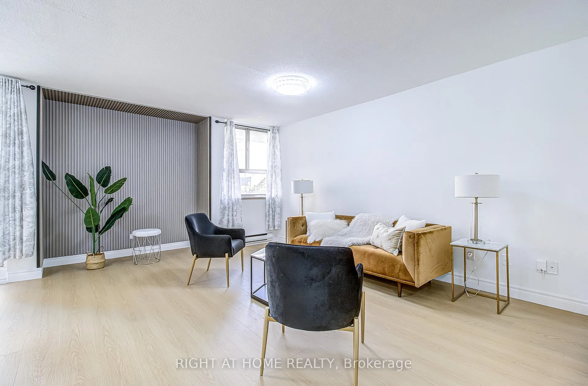 Photo 2 of Unit 409, 8 Crescent Town Road, Toronto, Crescent Town — HOMEH
