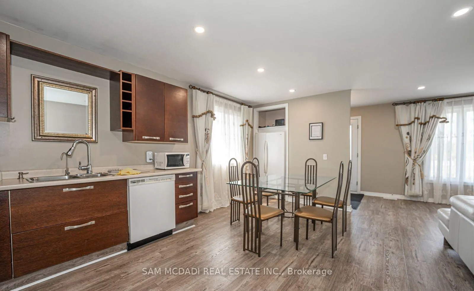 Photo 3 of 1109 Bayfield Street N, Springwater, Midhurst — HOMEH