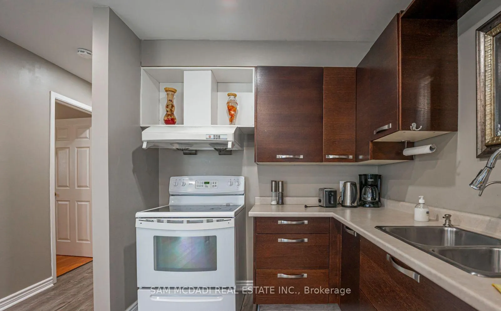Photo 4 of 1109 Bayfield Street N, Springwater, Midhurst — HOMEH