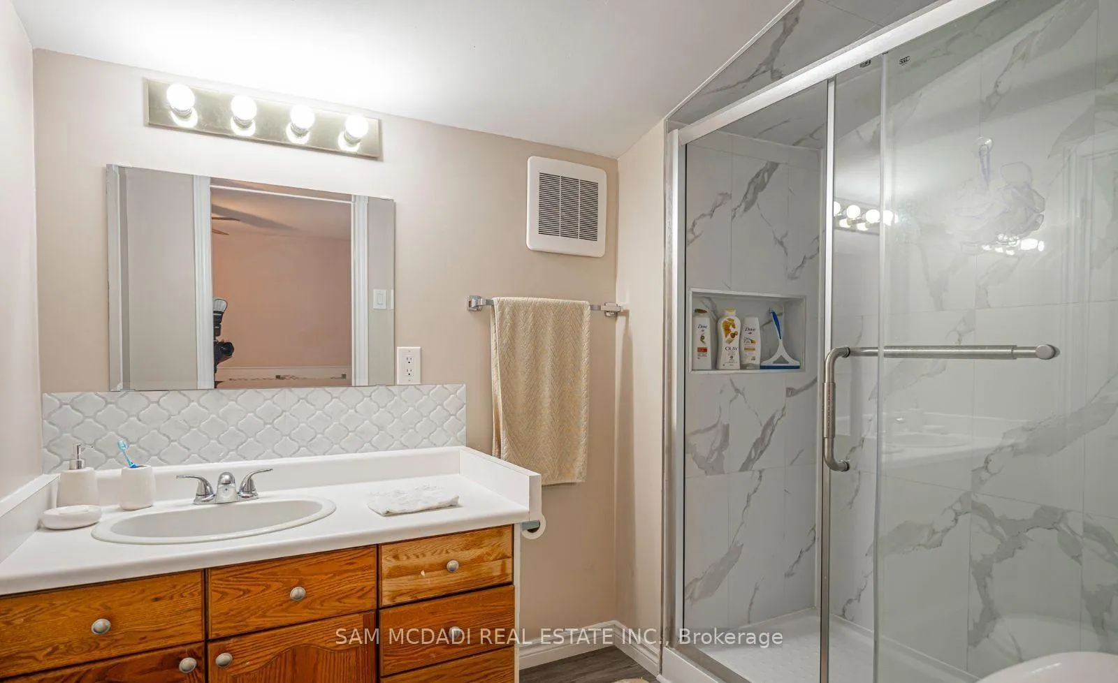Photo 5 of 1109 Bayfield Street N, Springwater, Midhurst — HOMEH