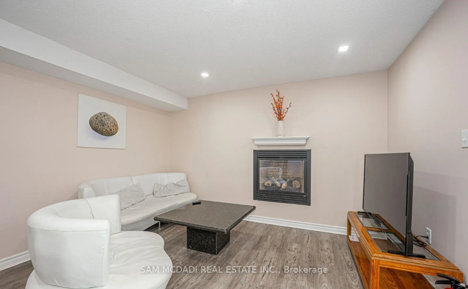Photo 10 of 1109 Bayfield Street N, Springwater, Midhurst — HOMEH