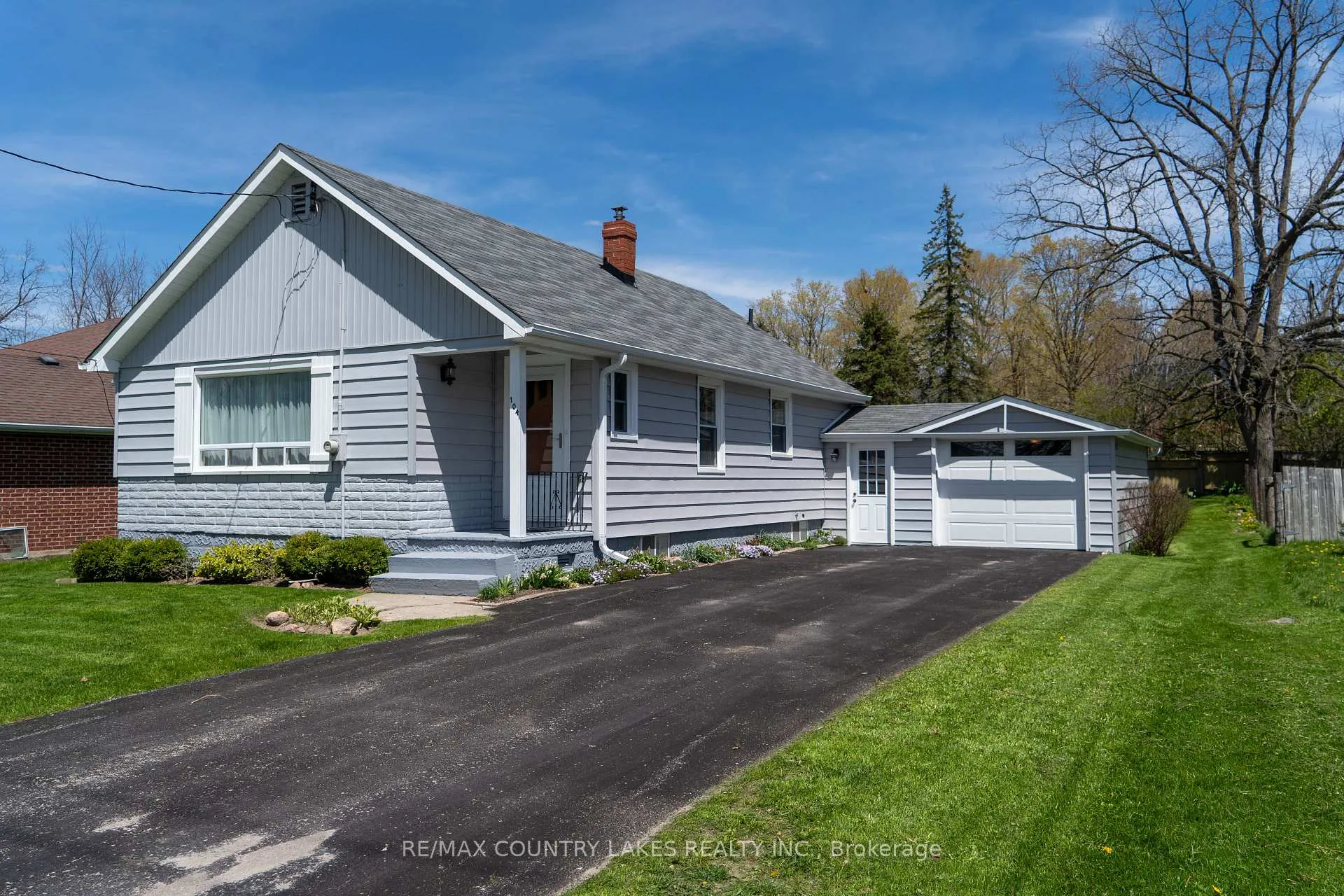 Front of 104 Laidlaw Street S