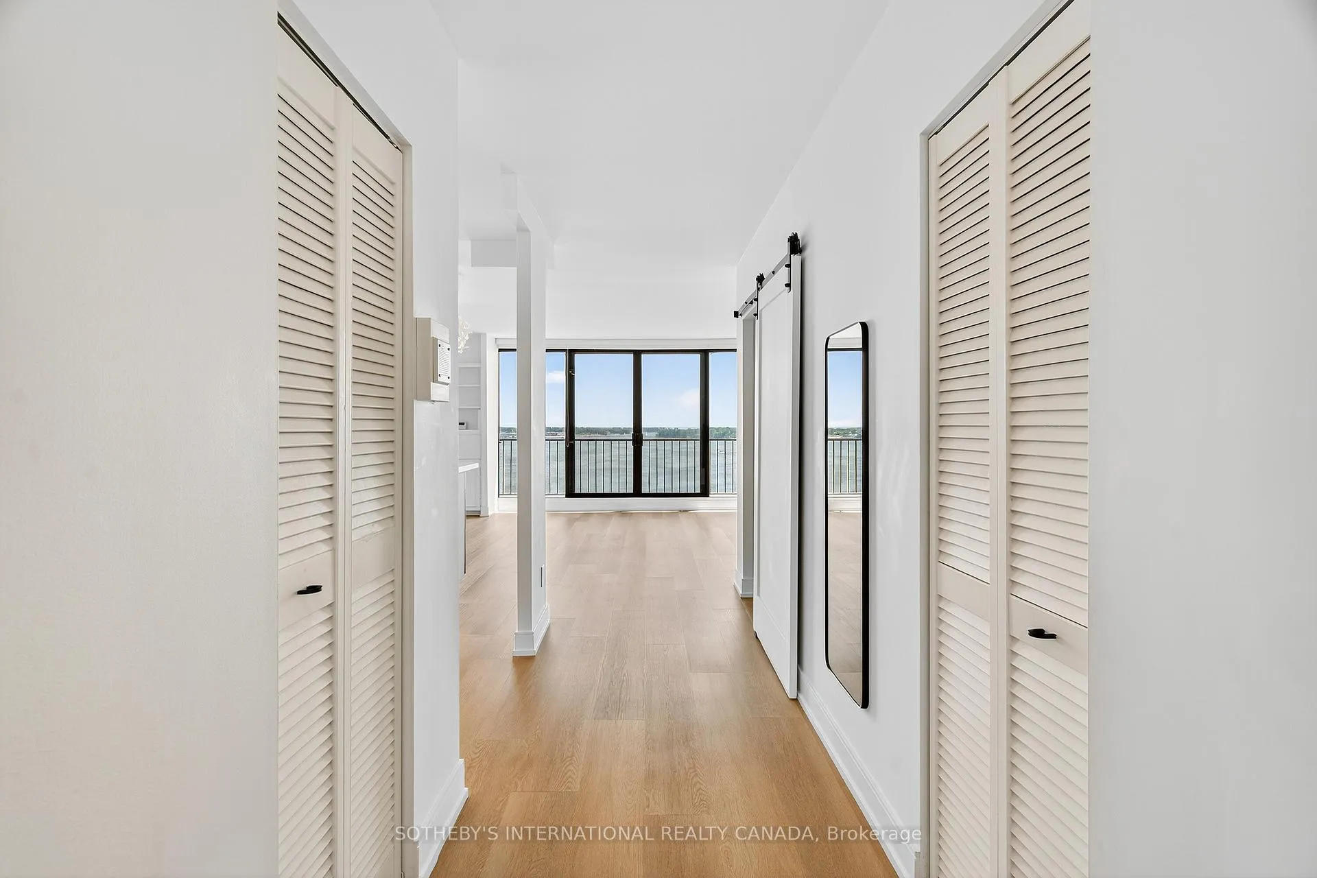 Photo 2 of Unit 1423, 33 Harbour Square, Toronto, Waterfront Communities — HOMEH