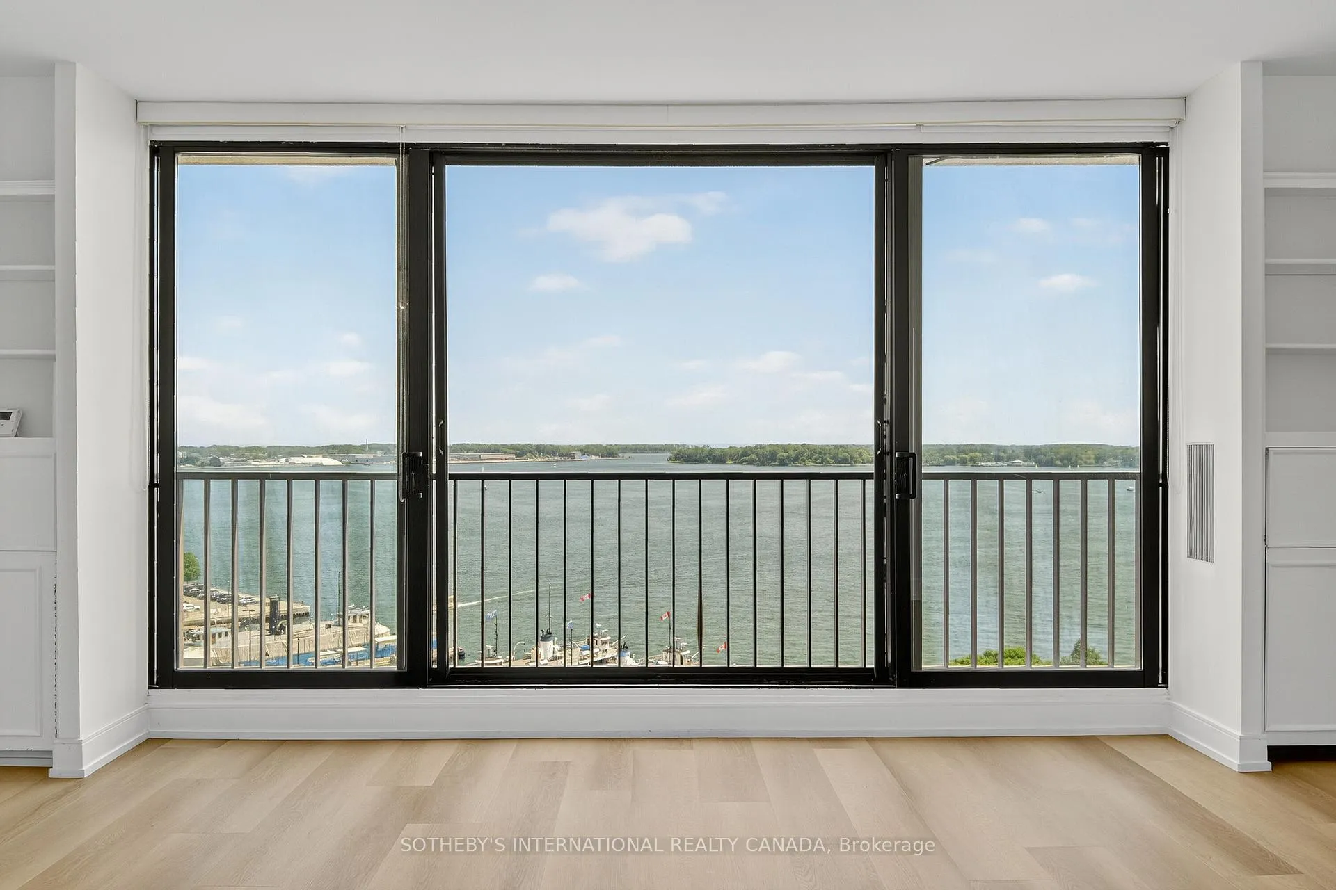 Photo 3 of Unit 1423, 33 Harbour Square, Toronto, Waterfront Communities — HOMEH