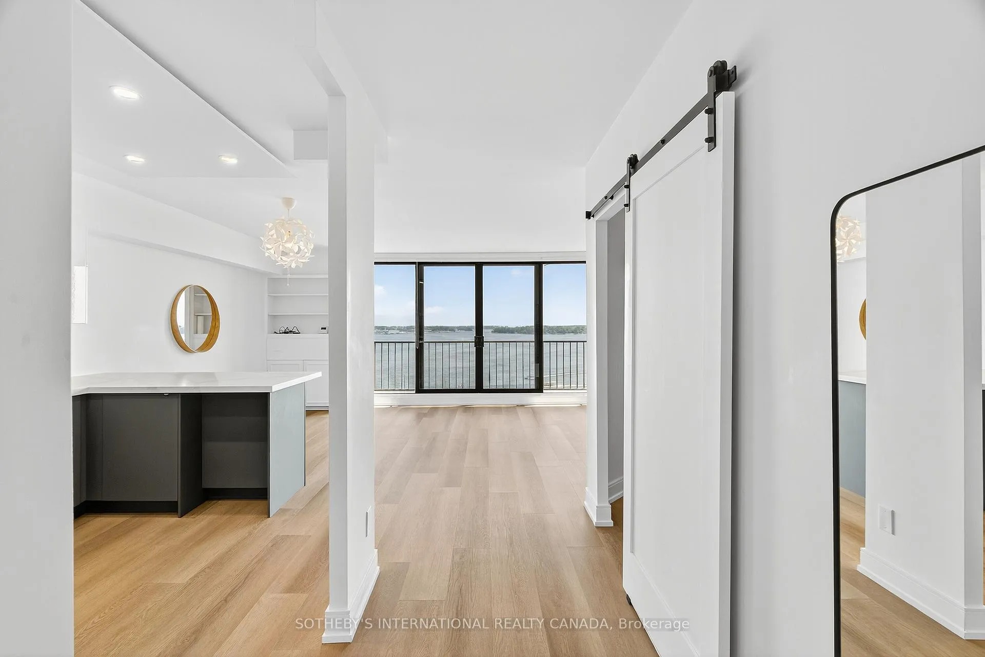 Photo 8 of Unit 1423, 33 Harbour Square, Toronto, Waterfront Communities — HOMEH