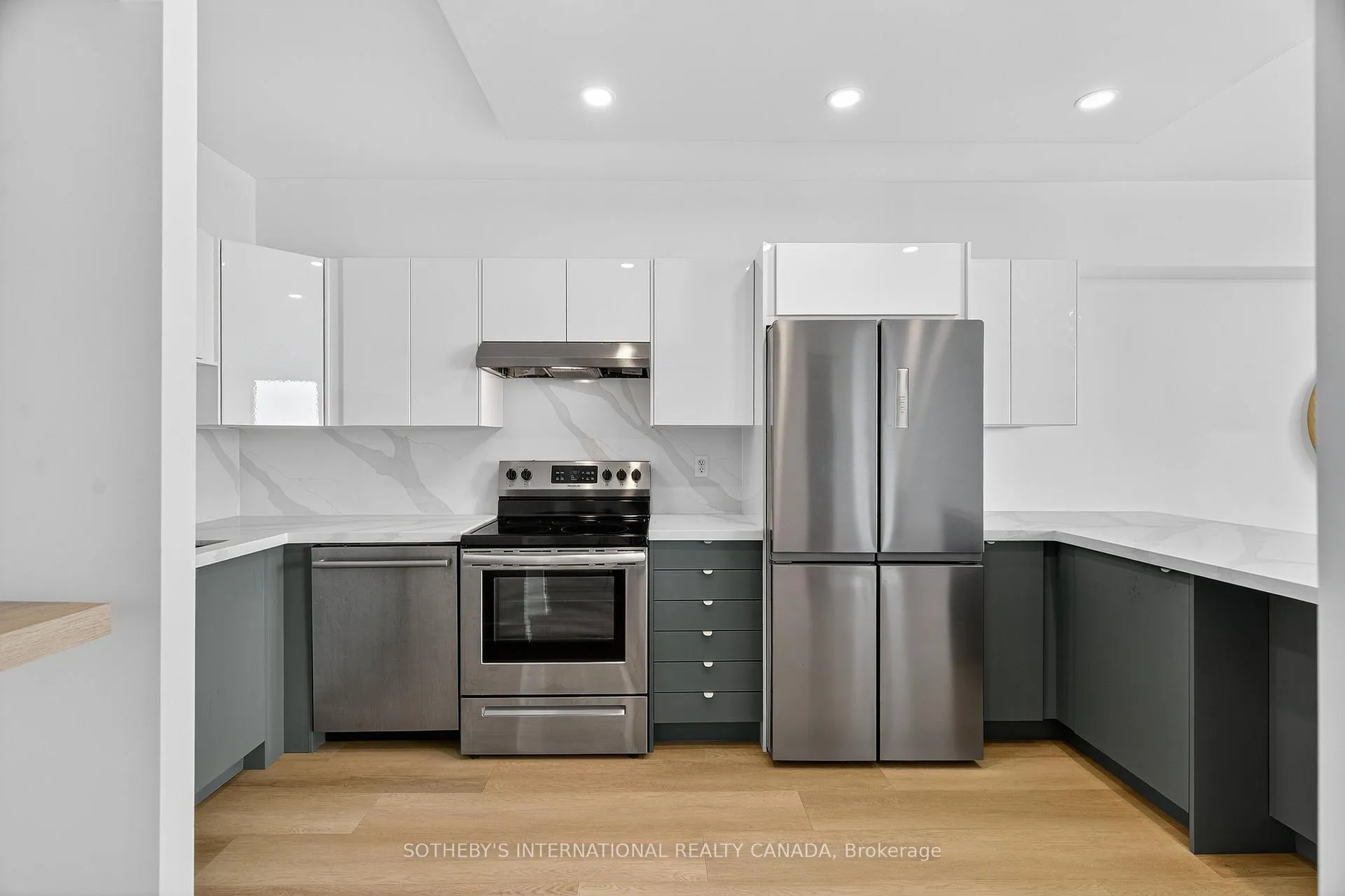 Photo 10 of Unit 1423, 33 Harbour Square, Toronto, Waterfront Communities — HOMEH