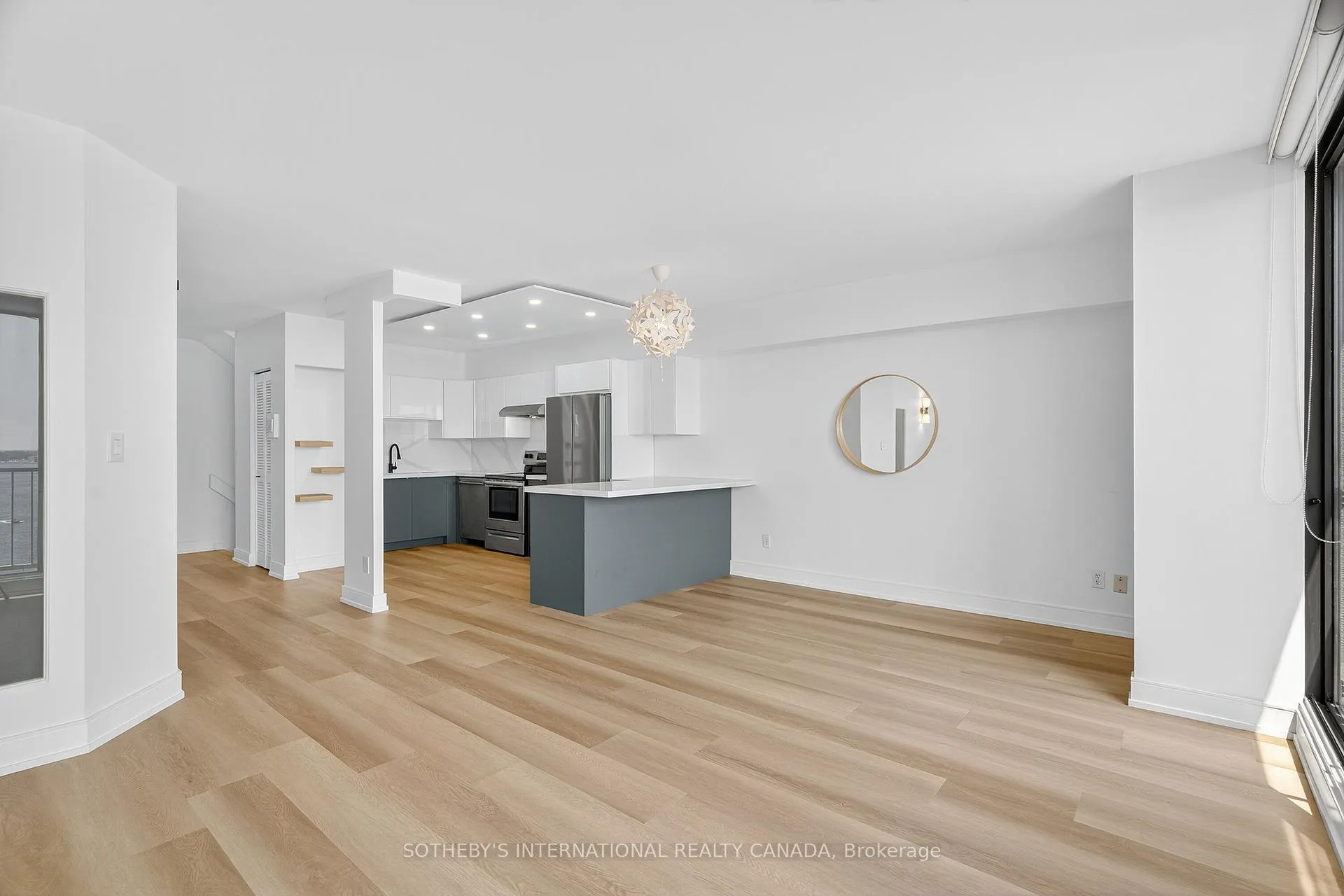Photo 17 of Unit 1423, 33 Harbour Square, Toronto, Waterfront Communities — HOMEH