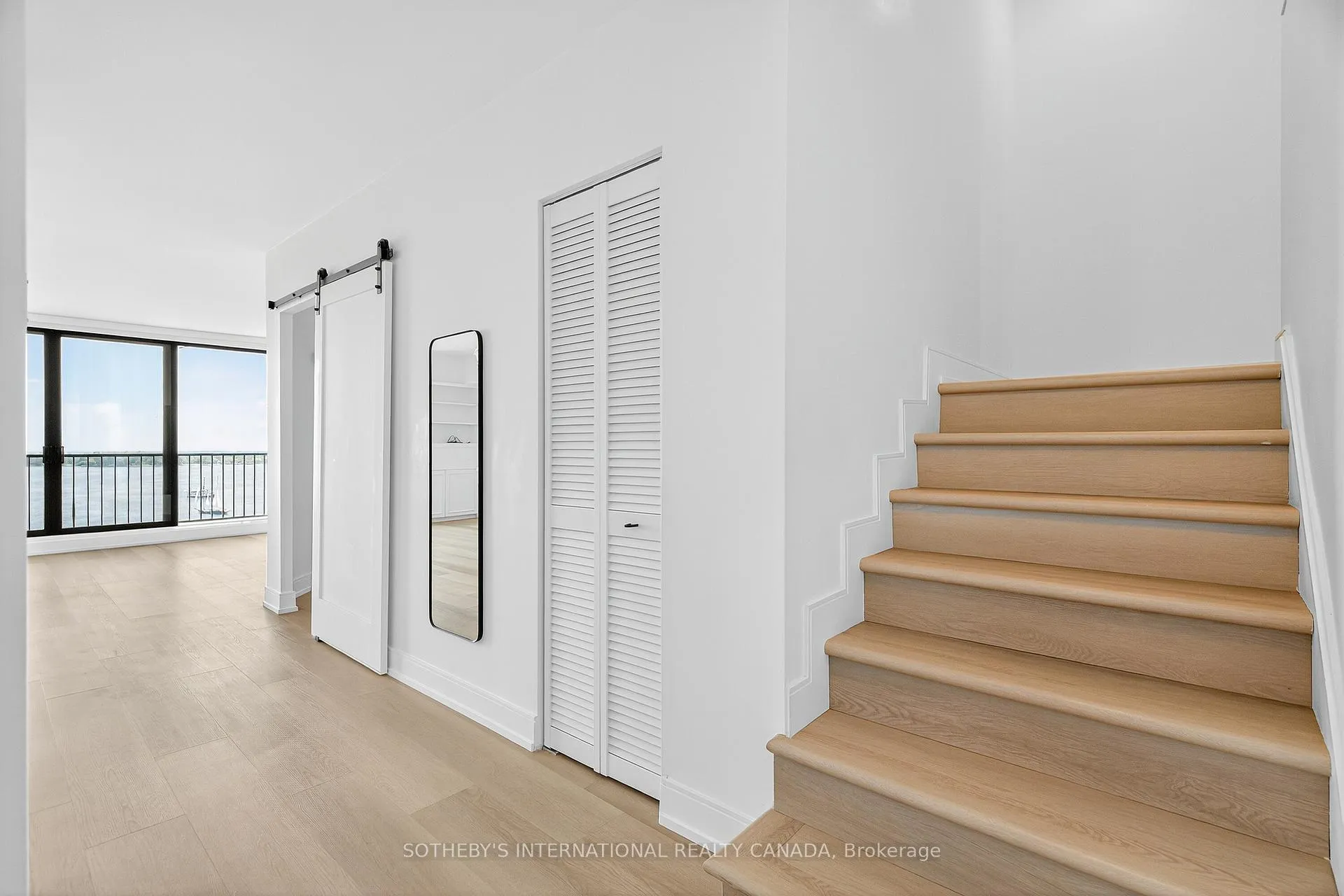 Photo 26 of Unit 1423, 33 Harbour Square, Toronto, Waterfront Communities — HOMEH