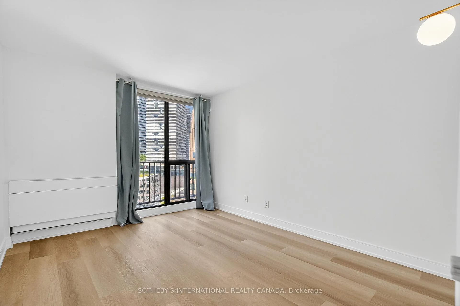 Photo 31 of Unit 1423, 33 Harbour Square, Toronto, Waterfront Communities — HOMEH
