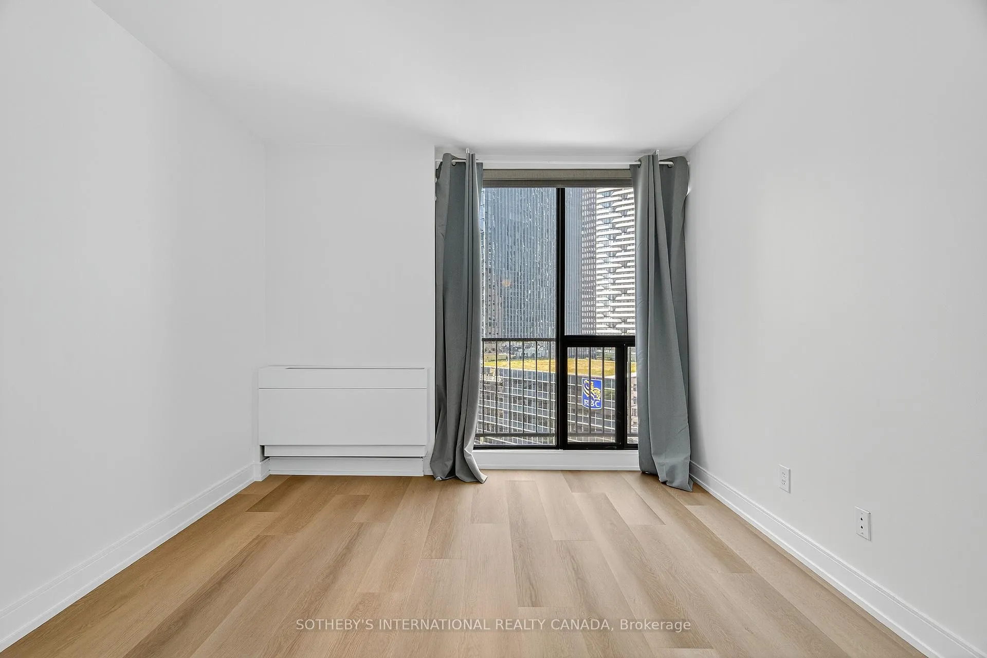 Photo 32 of Unit 1423, 33 Harbour Square, Toronto, Waterfront Communities — HOMEH
