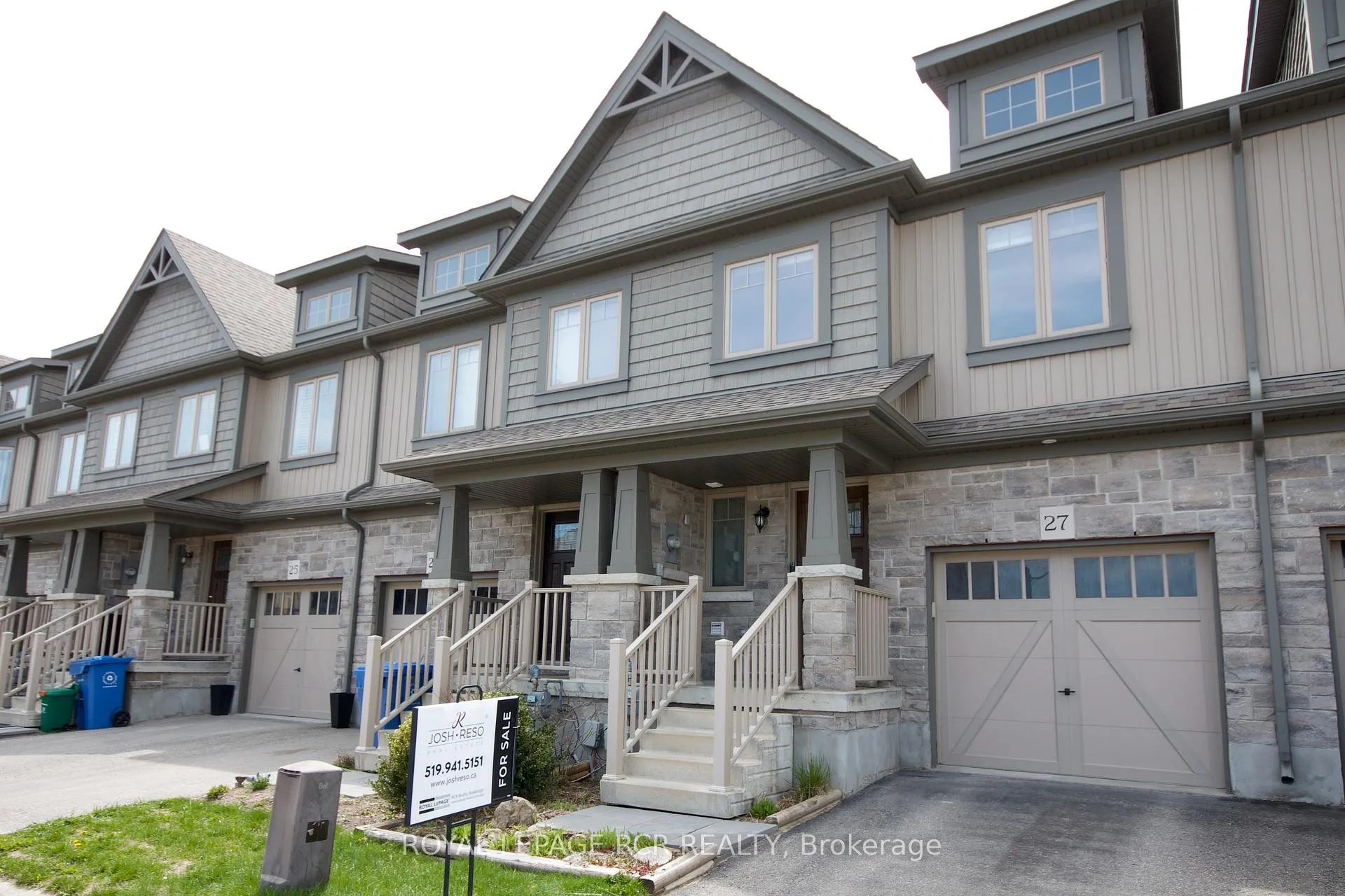 Front of Unit 27, 124 Parkinson Crescent