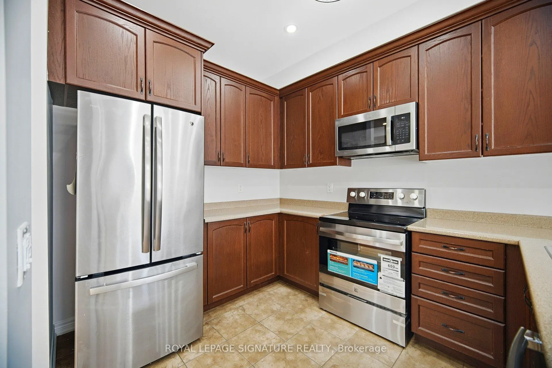 Photo 3 of 44 Rangemore Road, Brampton, Northwest Brampton — HOMEH
