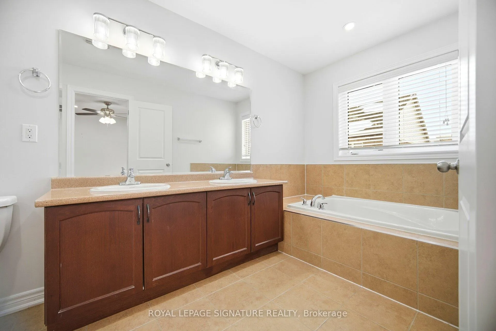 Photo 14 of 44 Rangemore Road, Brampton, Northwest Brampton — HOMEH