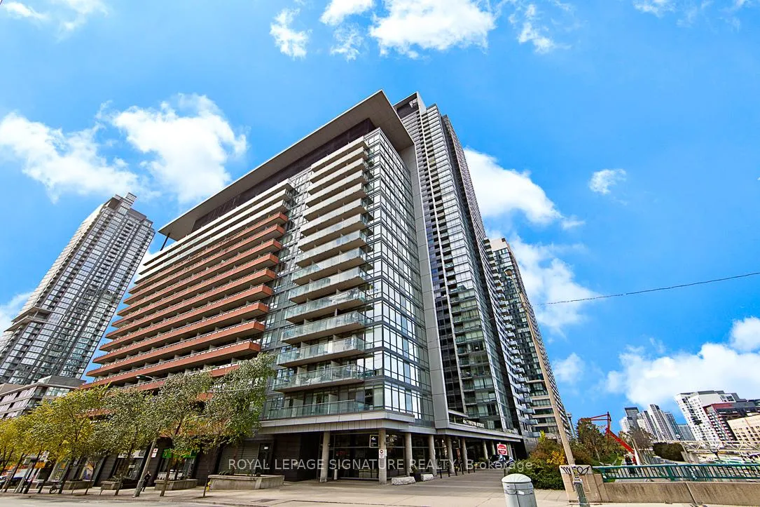Front of Unit 611, 4K Spadina Avenue