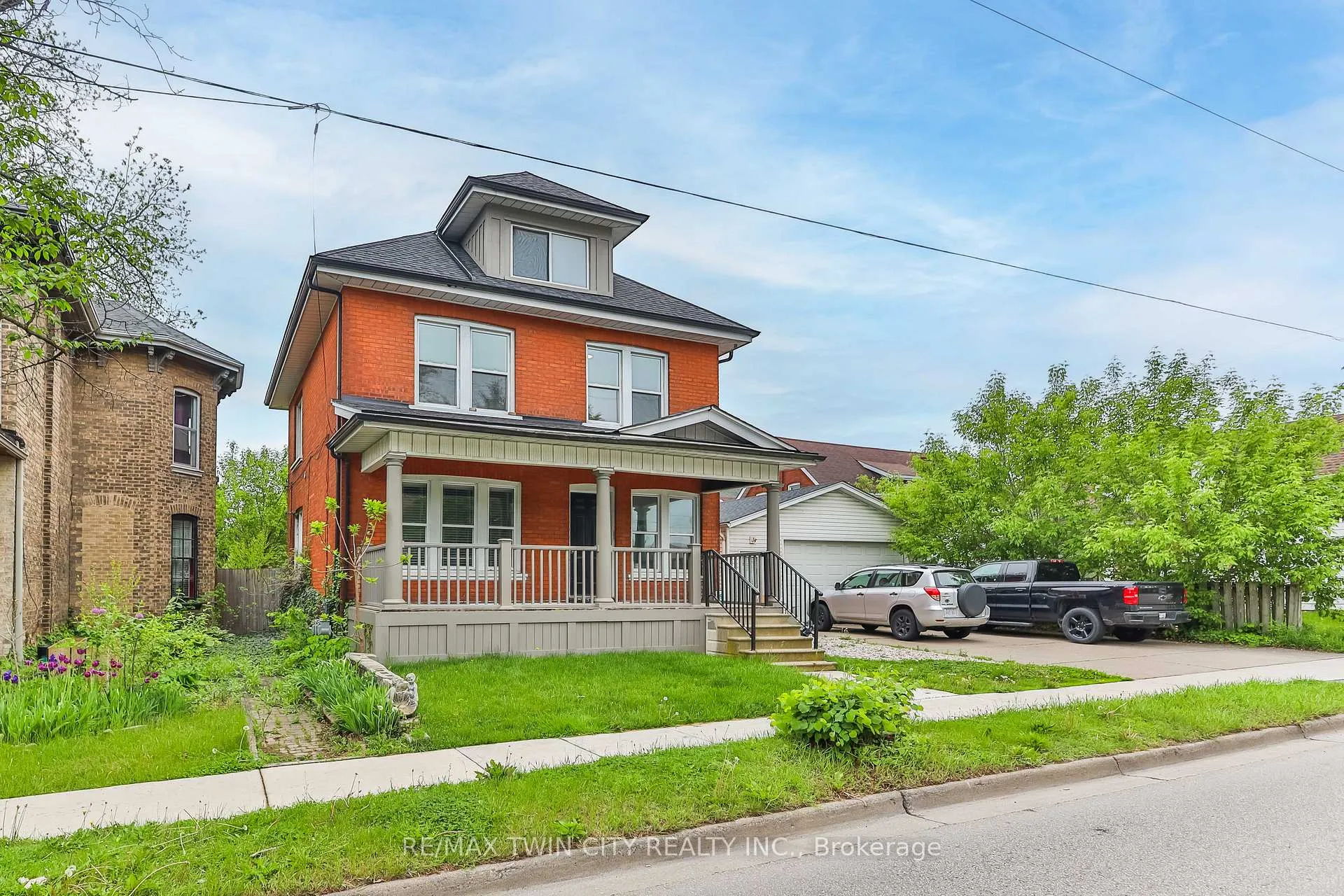 Front of Unit B, 321 Dalhousie Street