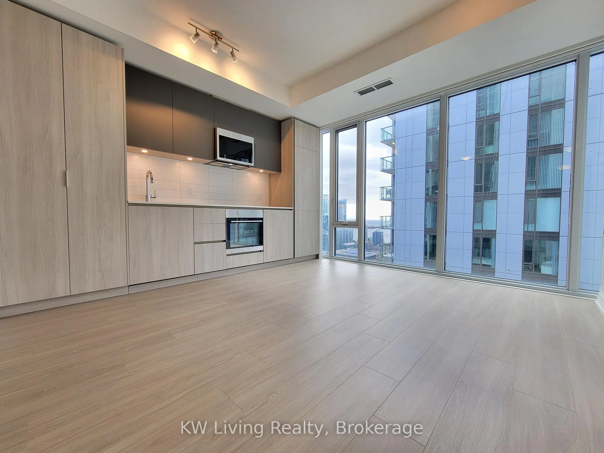 Photo 7 of Unit 4821, 28 Widmer Street, Toronto, Waterfront Communities — HOMEH